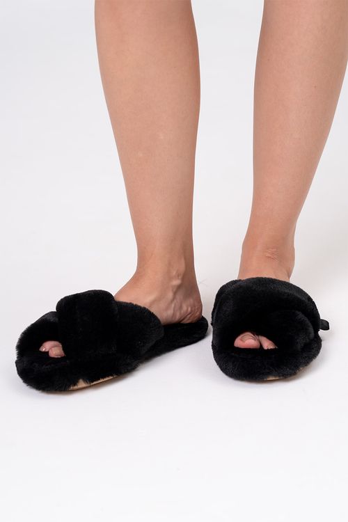 CHINELO PRETO DE PELOS - CHINELOS